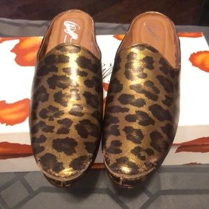 DJP Bronze Metallic Leopard print Slip on